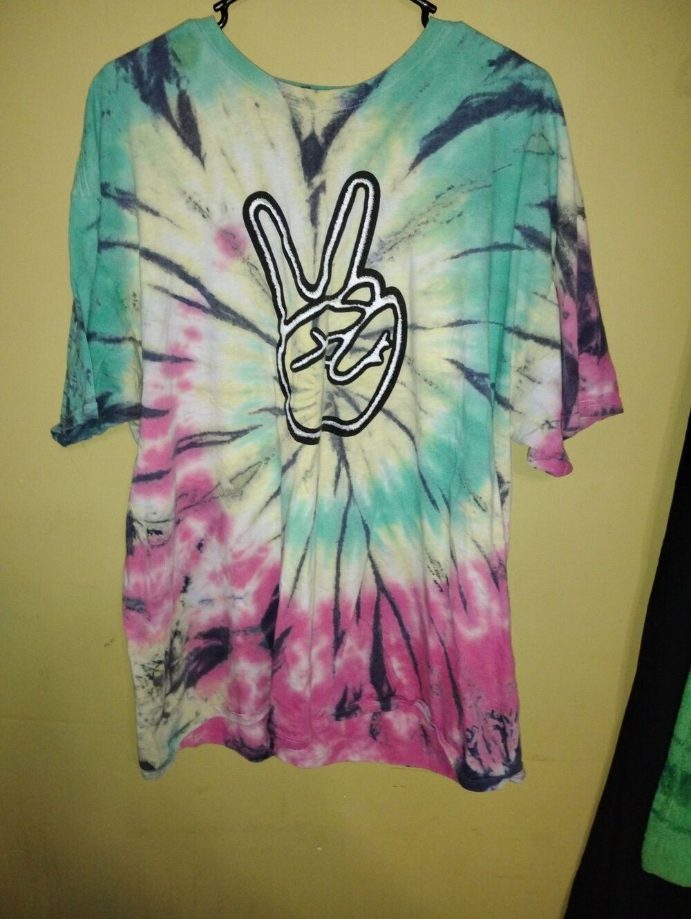 DOM Mens Shirt Small Tie-Dye Peace Sign Graphic Tee Short Sleeve Festival Casual